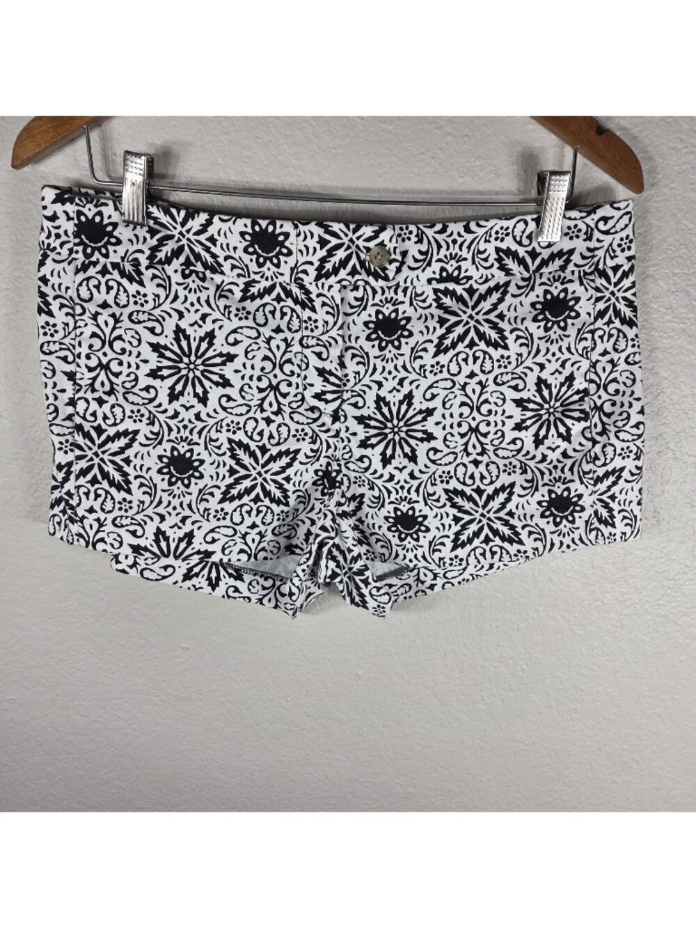 J. Crew Mini Shorts Black White Stretch  Shorts Floral Size 8 Womens